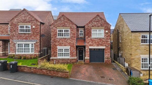 Century Chase, Stannington Village